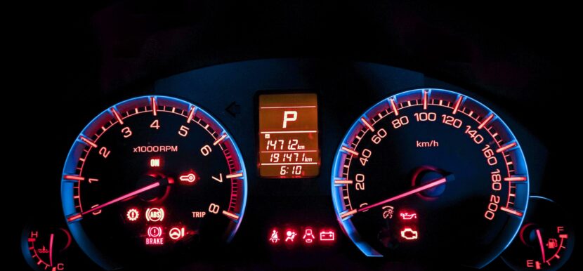 Testigos del coche: qué significan y qué hacer