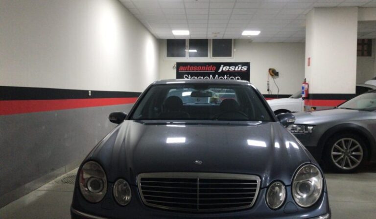 Instalacion-camara-trasera-Mercedes-E-W211-798x466-1